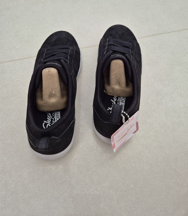 Vand papuci noi Skechers
