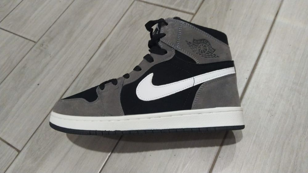 Новые зимние кроссовки Nike