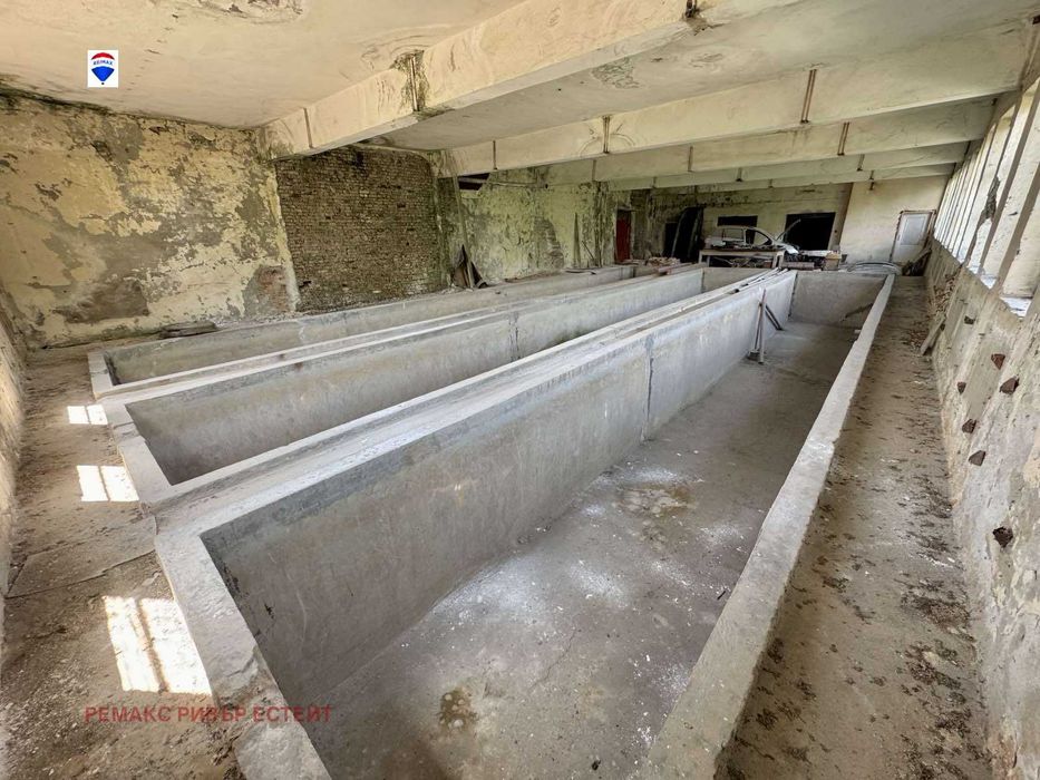 Продава се Промишлена сграда в с. Пиргово, Област Русе - 1424 кв.м за 245 €/кв.м - Снимка #9