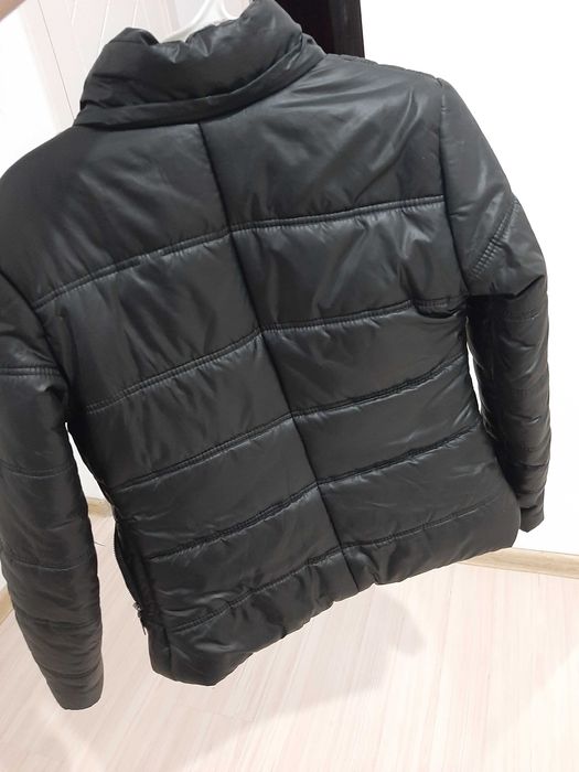 Kurtka puxovik pochti yengi