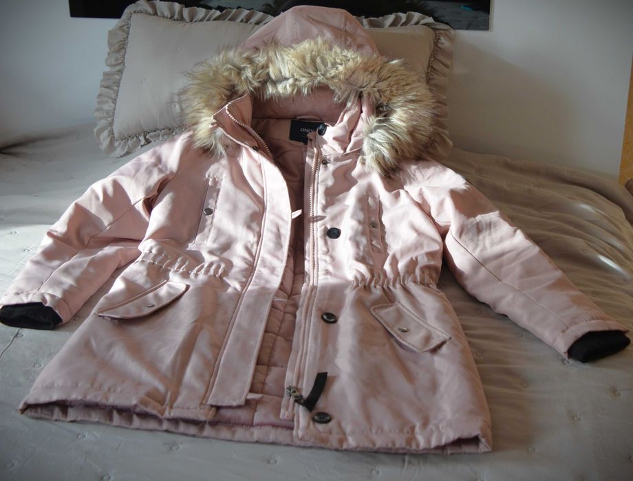 Дамско зимно яке/парка с качулка - изк. косъм, пепел от рози Only