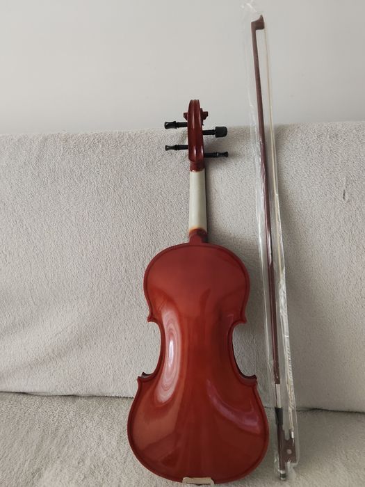 Vioara in stare foarte buna, fara zgarieturi sau alte defecte