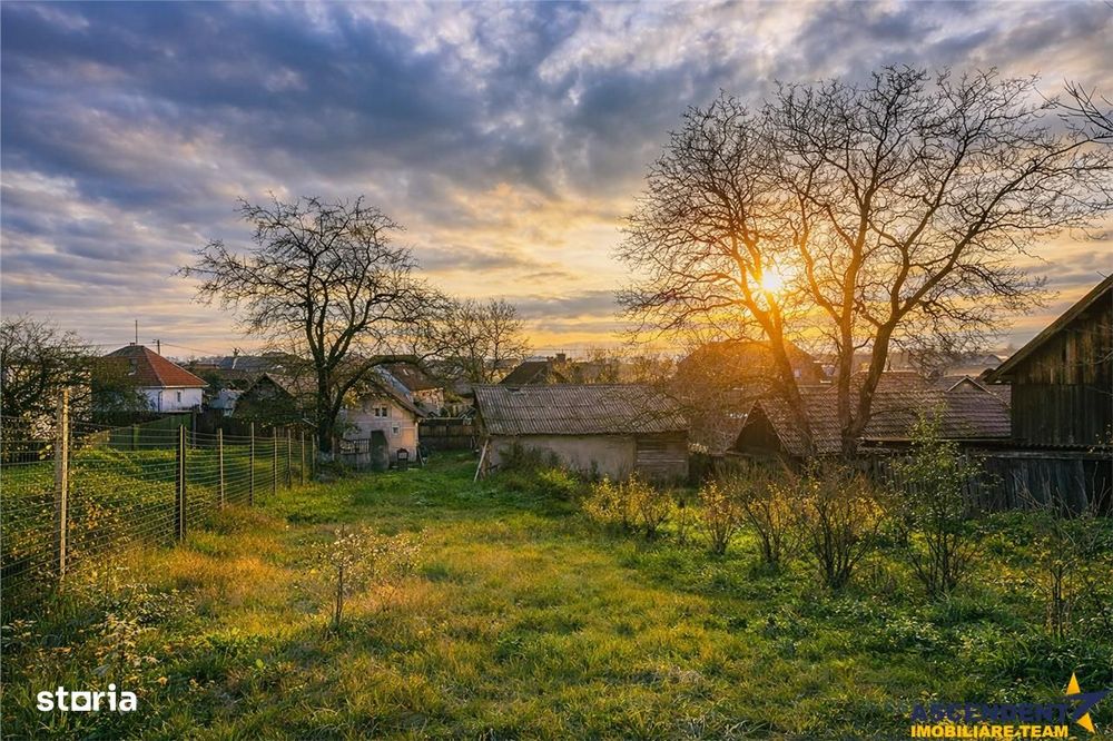 Teren roditor de peste 1.000mp cu casa traditionala, Sanzaieni, Covasn