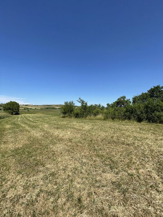 Vând teren intravilan  parcelabil in Huedin