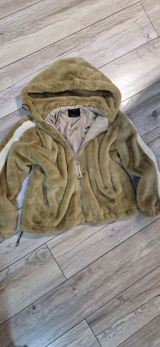 Пухено яке Bershka, размер С/М