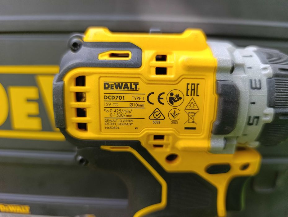 Masina de insurubat si gaurit DeWalt 12V DCD701, pachet complet