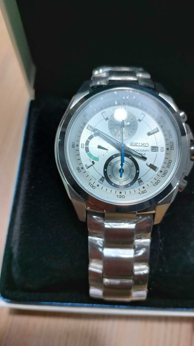Чисто нов часовник Seiko с кутията.