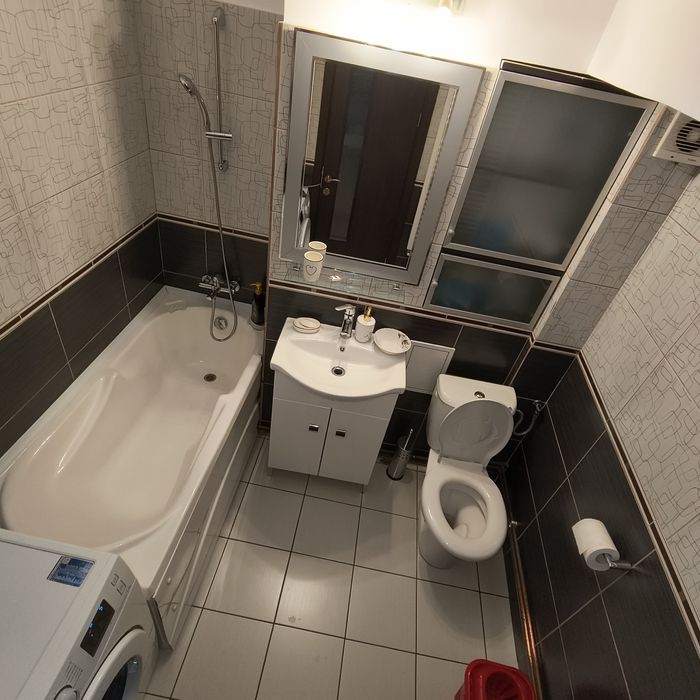 Inchiriez apartament 3 camere