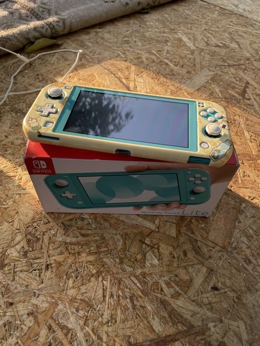 Продаю приставку NINTENDO SWITCH LITE прошитый