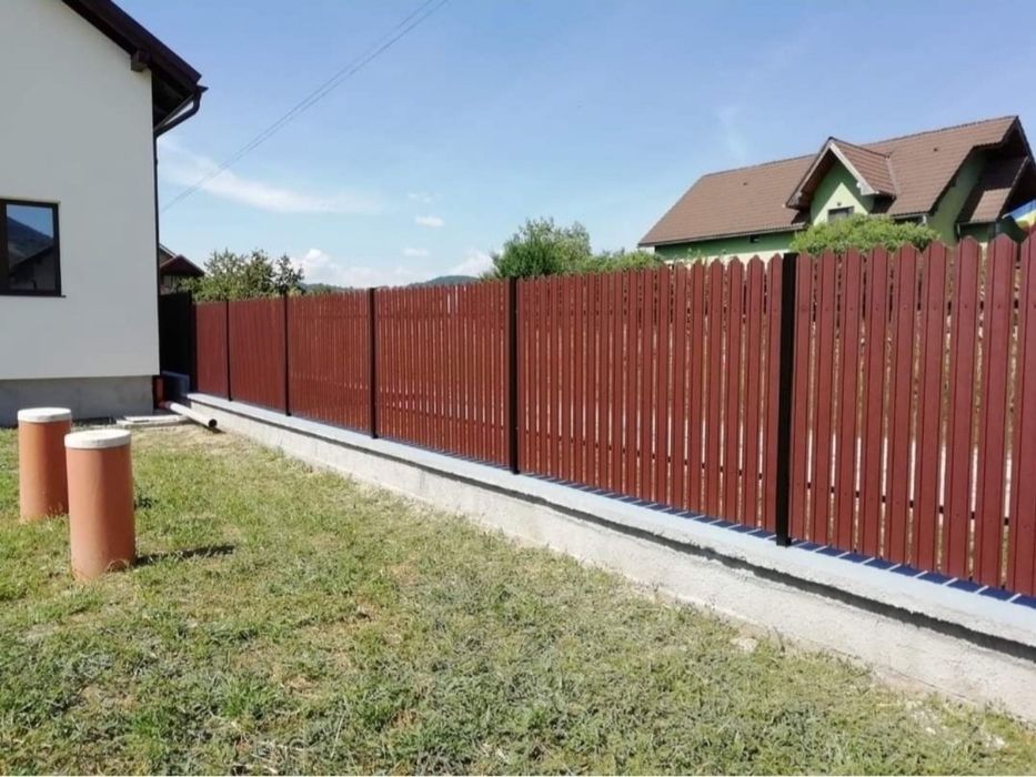 Garduri si porti din sipca metalica, panou stil jaluzele, tabla cutata, plasa bordurata, fier forjat, BCA si alte modele disponibile