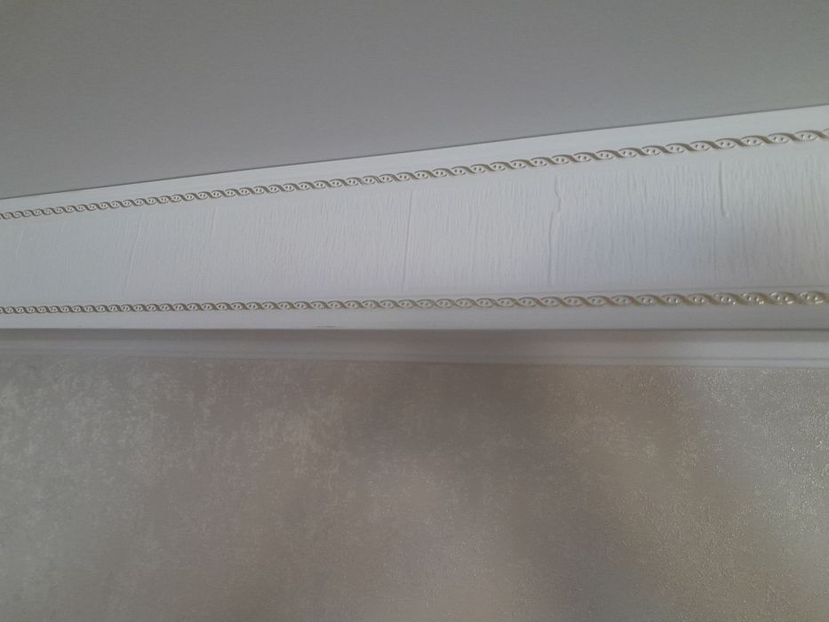 Продам карниз новая