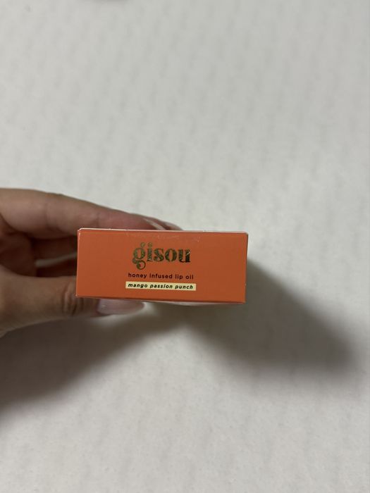 Гланц Gisou Infused Lip Oil