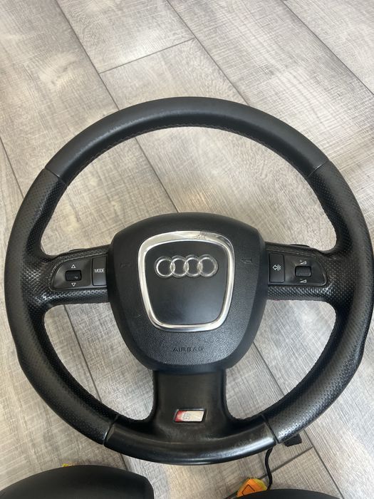 Волани, еърбеци и мултиволан бутони audi A3 8P