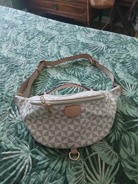 Различни дамски чанти