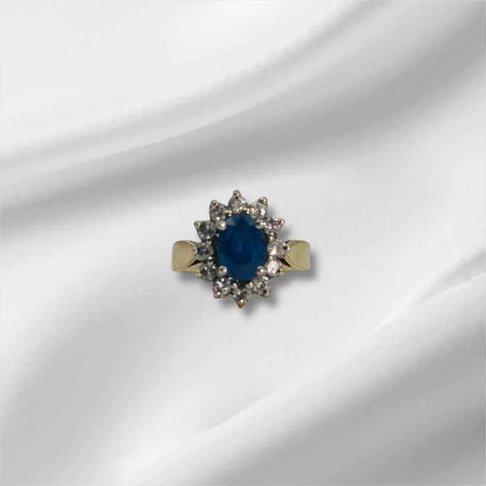 Златен пръстен с диаманти и сапфир 14к