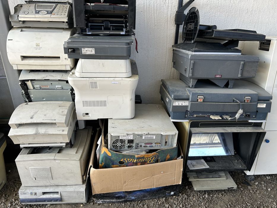 Продам рабочие и не рабочие принтеры, мониторы и системные блоки.