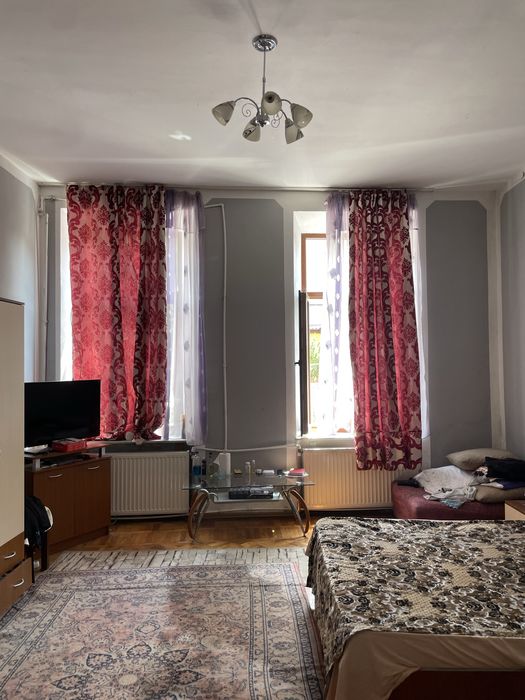 Apartament in vila interbelica 5 camere parter