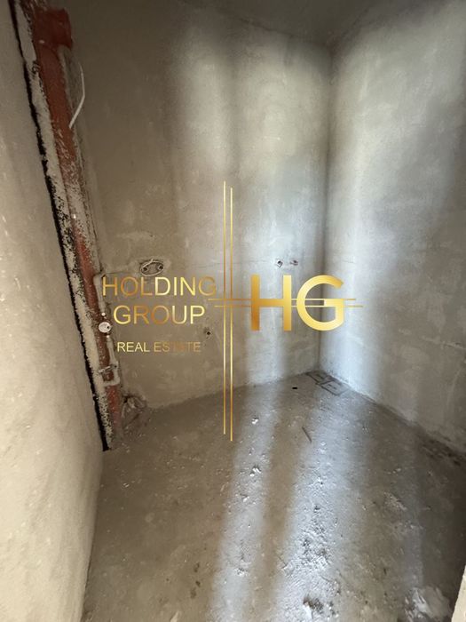 Двустаен пред акт 15  до главен път в началото на Пчелина до Буквите