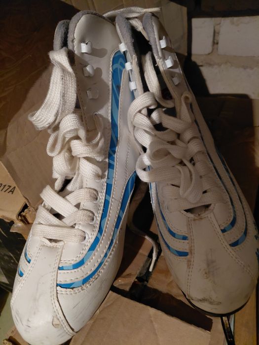 Продам коньки белые