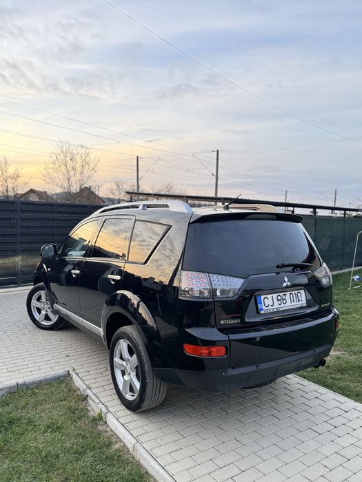 Mitsubishi Outlander 2.0 DID 4x4 -7 locuri- înmariculat