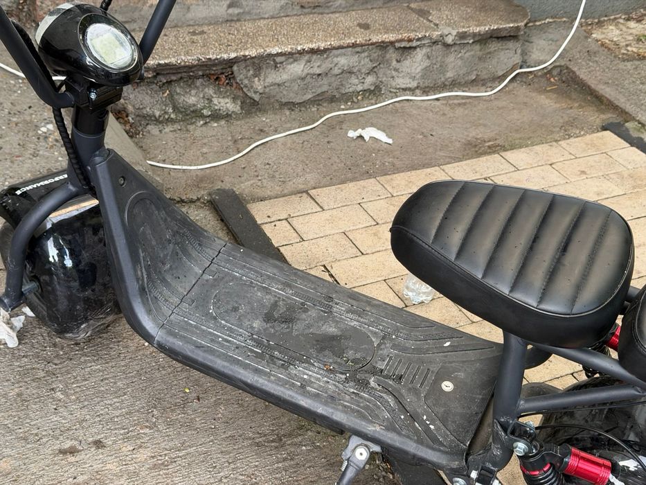 Scuter mini harley este putin murdar dar cand il luati osa il spal