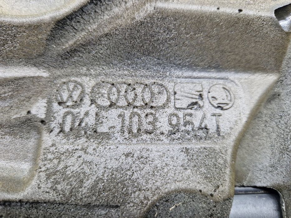 Capac motor Volkswagen Passat B8 (3G2) [Fabr 2015-prezent] 04L103954T