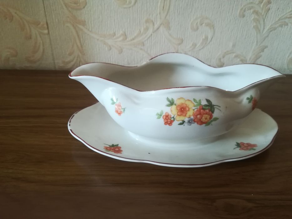 Фарфоровая соусница