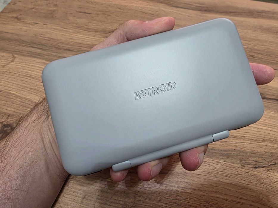 Продам игровую приставку Retroid Pocket Flip