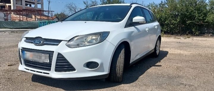 Inchiriez Ford Focus, Vw Golf