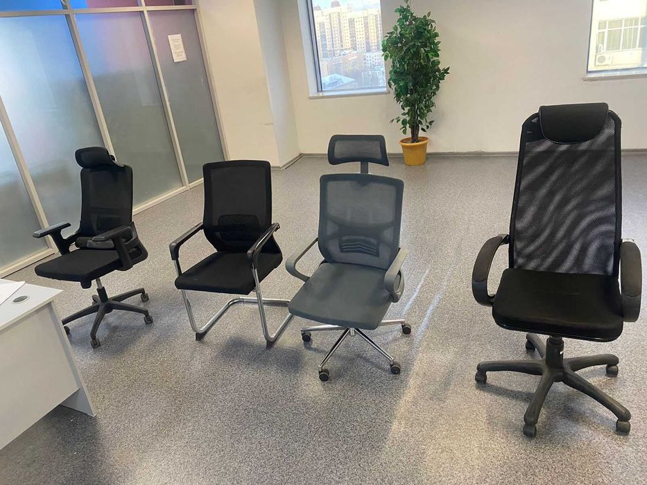 Офисные стулья в хорошем состоянии