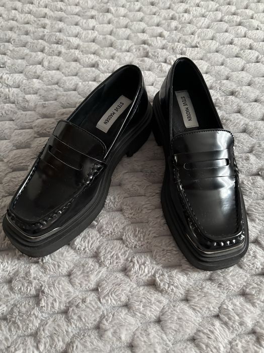 Черни лачени лоуфъри Steve Madden