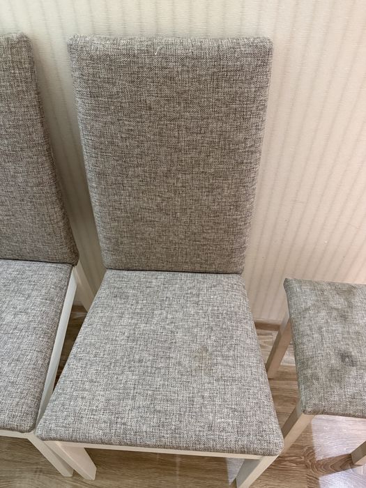 Продам 4 стула + 1 табурет