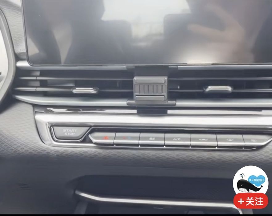 Держатель телефона geely emgrand 23года.