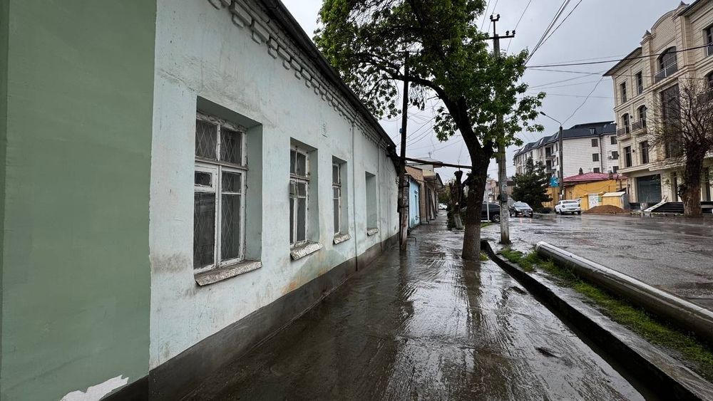 Продается  Дом вдоль дороги  1 соток  фасад  12м   ул Озод шарк