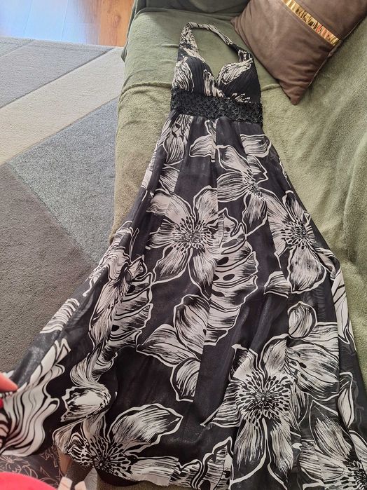 Vand rochie de seară