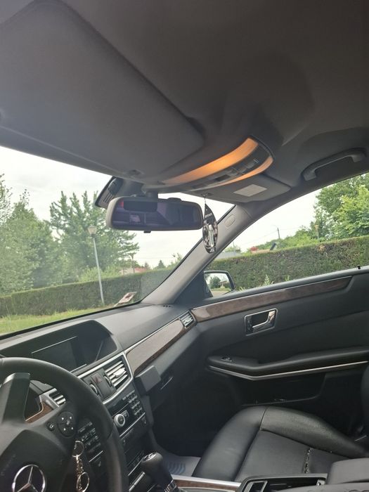 Mercedes-Benz E200