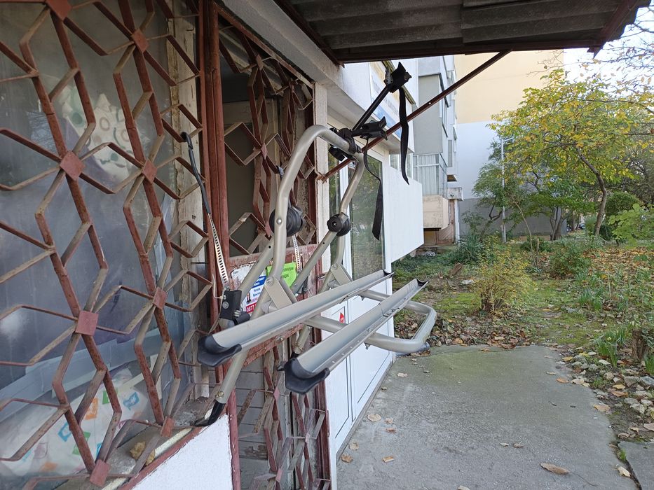 EUFAB багажник за велосипеди, монтира се на задна врата и на теглич.