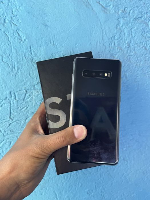 Продам телефон Samsung S10+