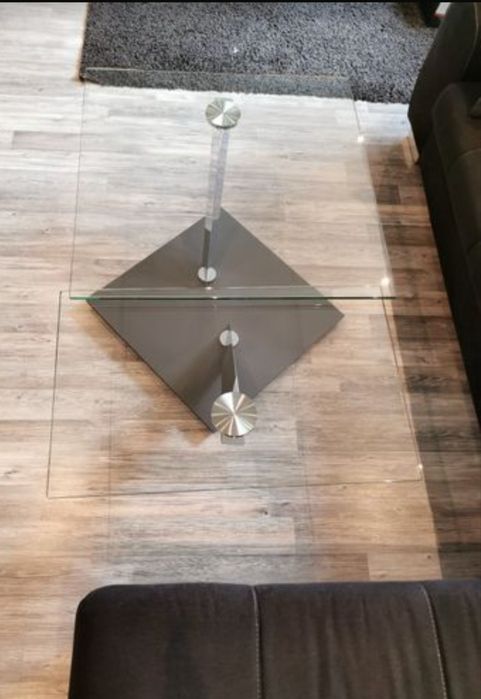 Masa designer Naos Calypso