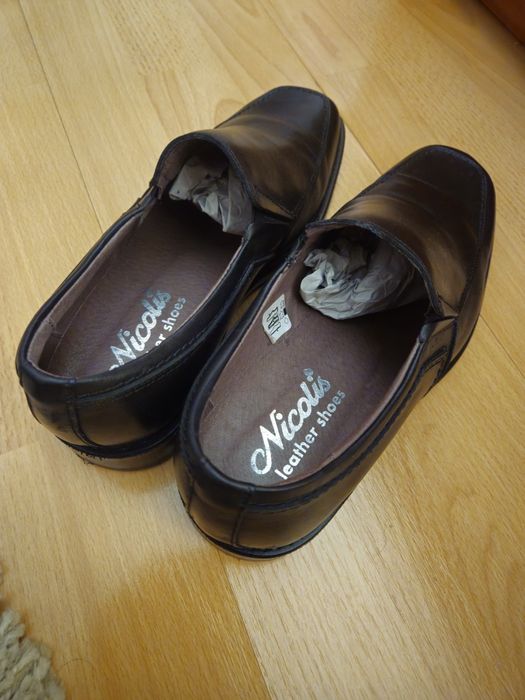 Pantofi din  piele Nicolis,purtați o singură dată  !