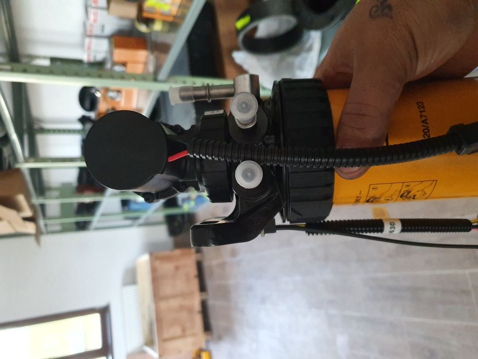 Pompa electrică jcb