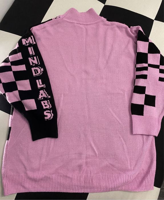 Нов широк ретро розов пуловер с интересен дизайн