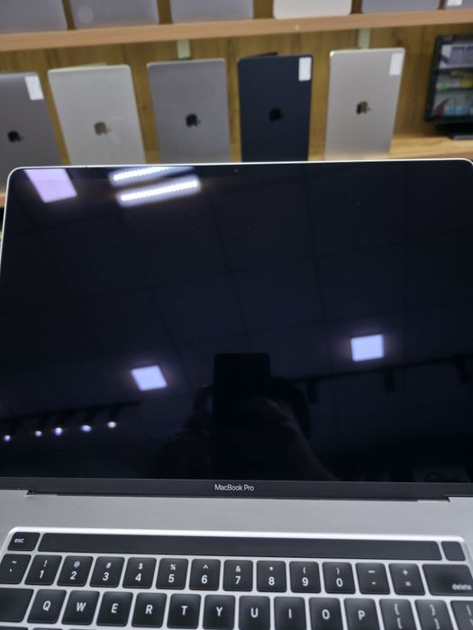 MacBook Pro I9 32gb Ram 16 inch