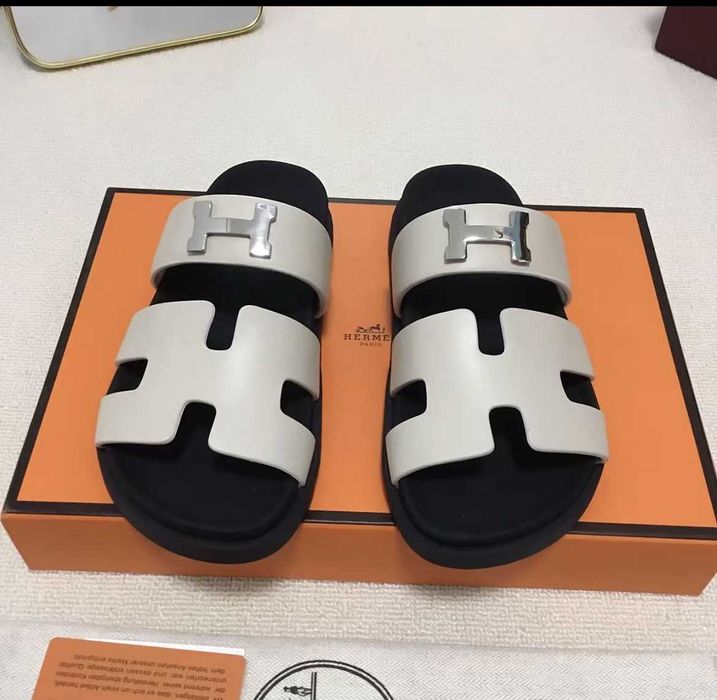 Vand 3 modele de papuci hermes  :negru, gri si maro