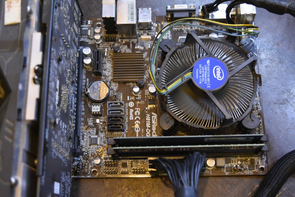 Дънна платка 1150 Asrock H81M-DG4 + Celeron + RAM + Cooler