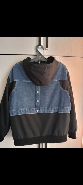 Продам одежду. Джинсовку. Ветровку.