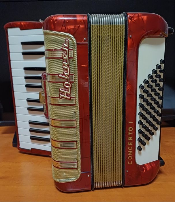 Акордеон  48баса Хохнер