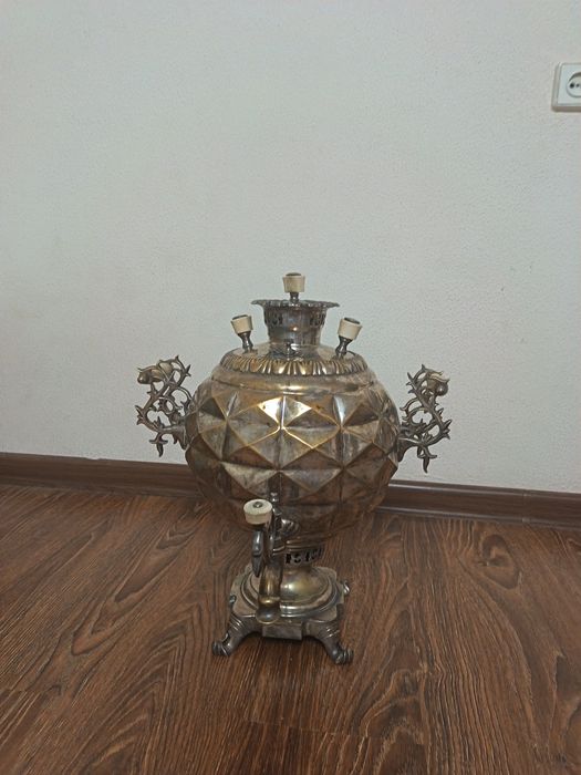 Кадимий самовар сотилади