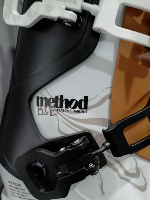 Clapari schiuri ski freestyle /freeride K2 Method B&E Nou! Marime 27.5