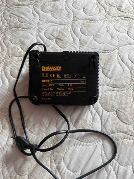 Зарядное устройство DEWALT DCB115 (оригинал)